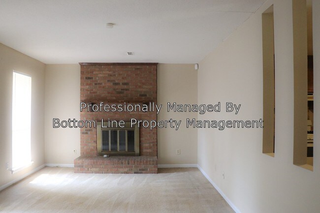 Foto del edificio - 6201 Blue Jay Ln