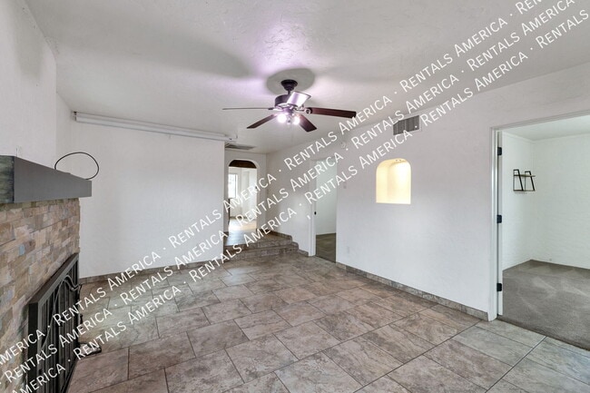 Building Photo - 4841 E 3rd St