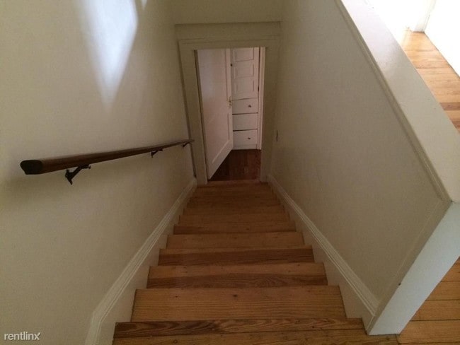 Building Photo - 4 br, 2 bath Apartment - 2834 Ludlow Rd