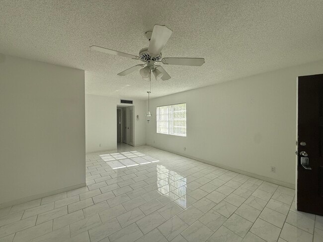 Building Photo - 602 Flanders N