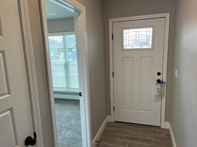 Foto del edificio - 2110 Bluestem Dr