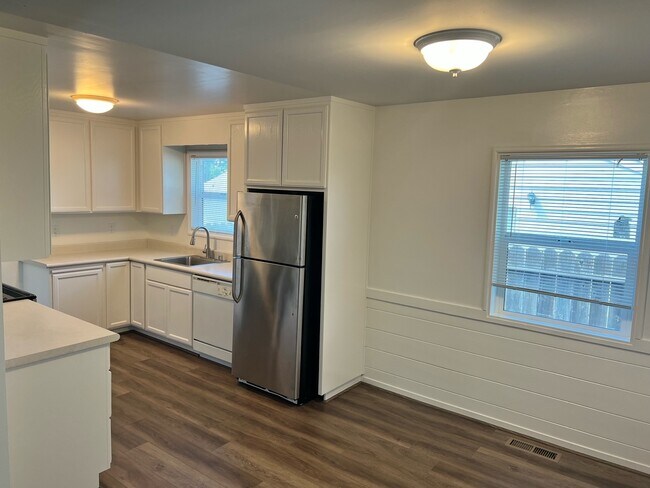 Building Photo - 2652 Ione Ave