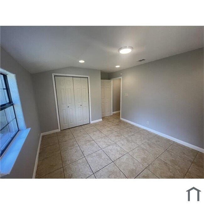 Foto del edificio - 608 E 19th St