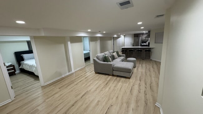 Foto del edificio - 1305 N Austin Blvd