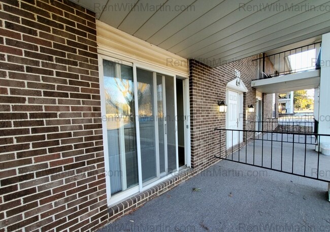 Building Photo - 780 Russell Rd