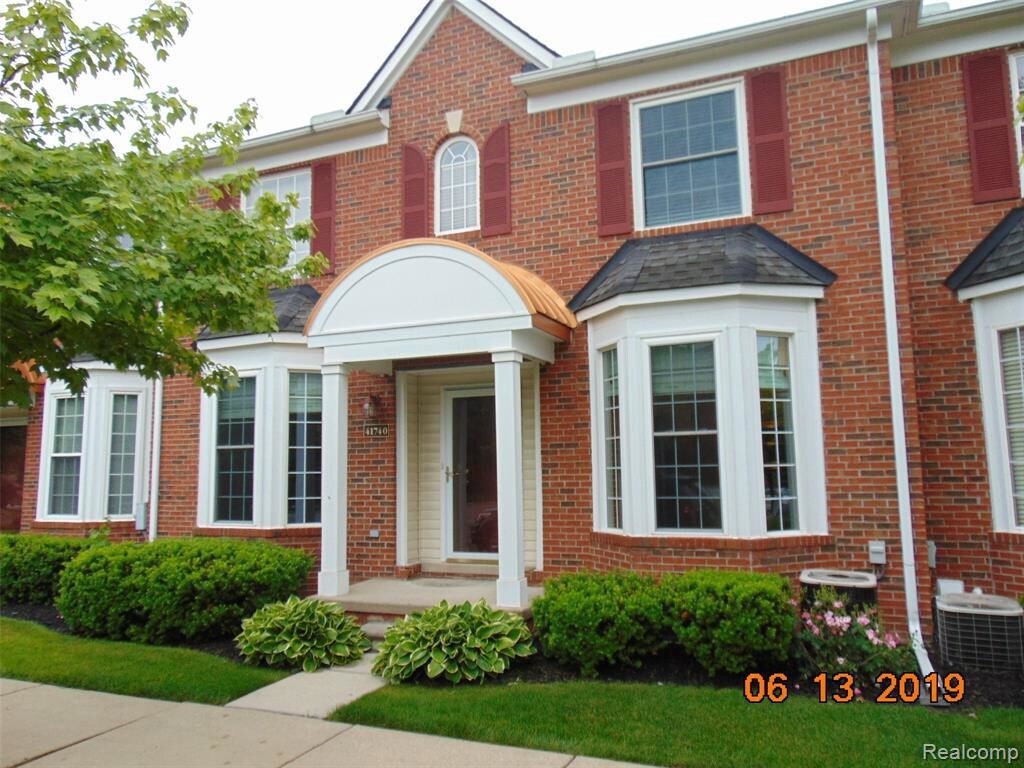 Primary Photo - 41740 Brownstone Dr
