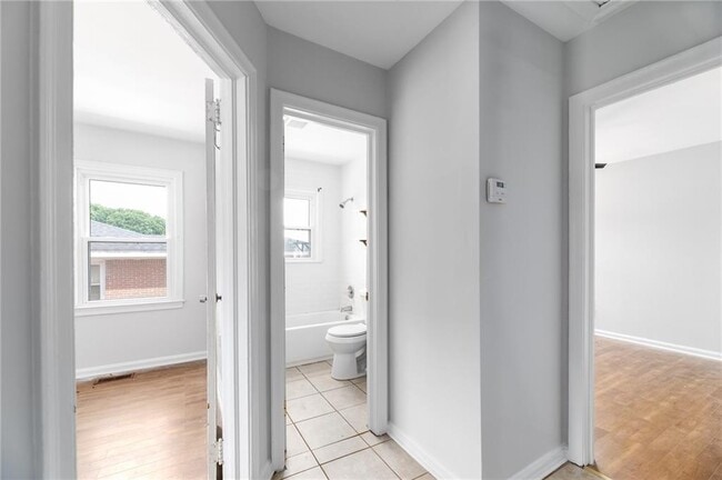 Foto del edificio - 2536 McAfee Rd