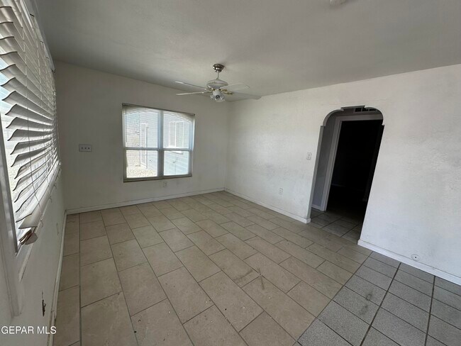 Building Photo - 10813 Mellward Rd