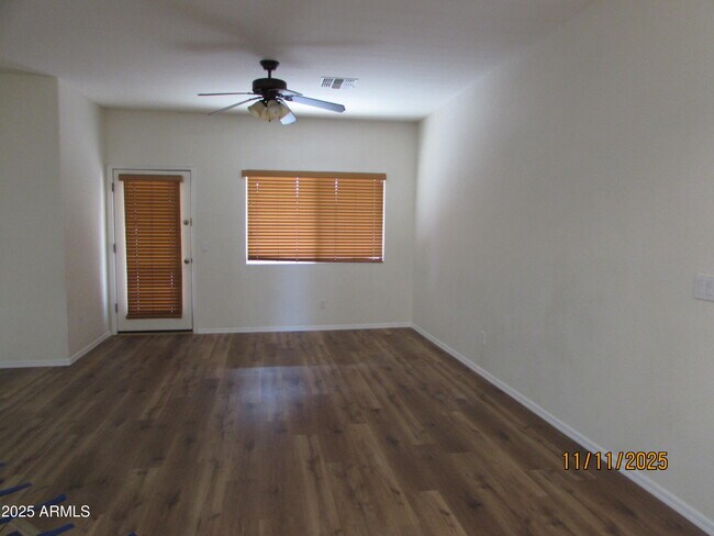 Foto del edificio - 102 N 118th Ave