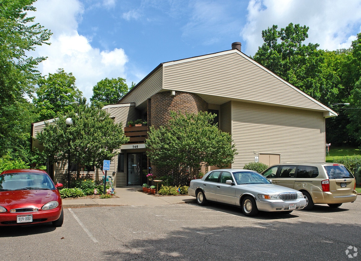 Glen Park Manor Apartments in Glenwood City, WI