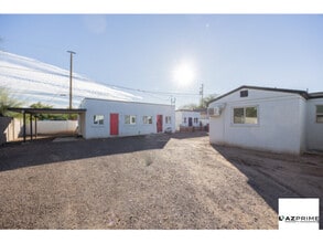 Building Photo - 2537 E Willetta St