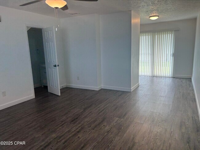 Foto del edificio - 1635 N James Ave