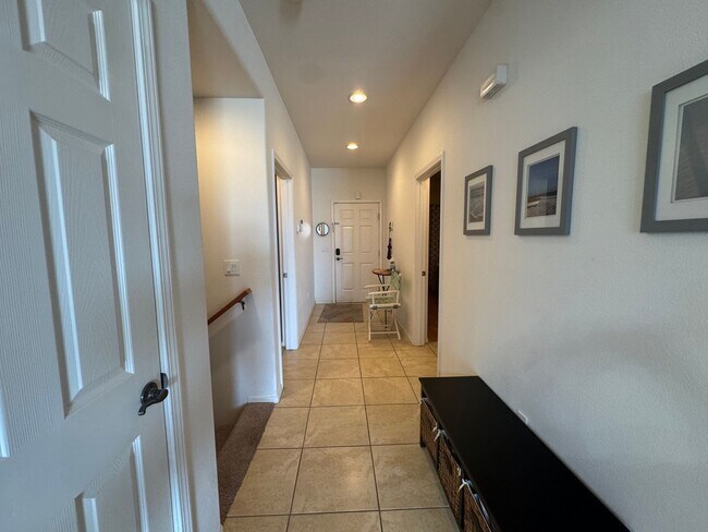 Building Photo - SHORT TERM FULLY FURNISHED 3BD/3BA TOWNHOUSE