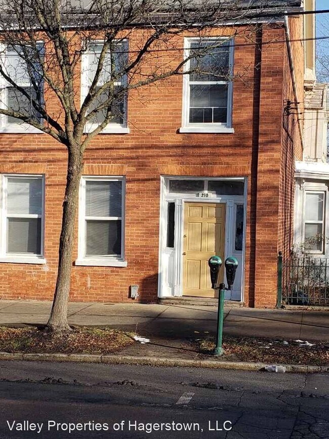 Building Photo - 210 W Race St