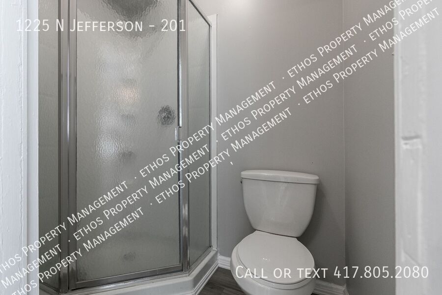 Foto principal - 1225 N Jefferson-201
