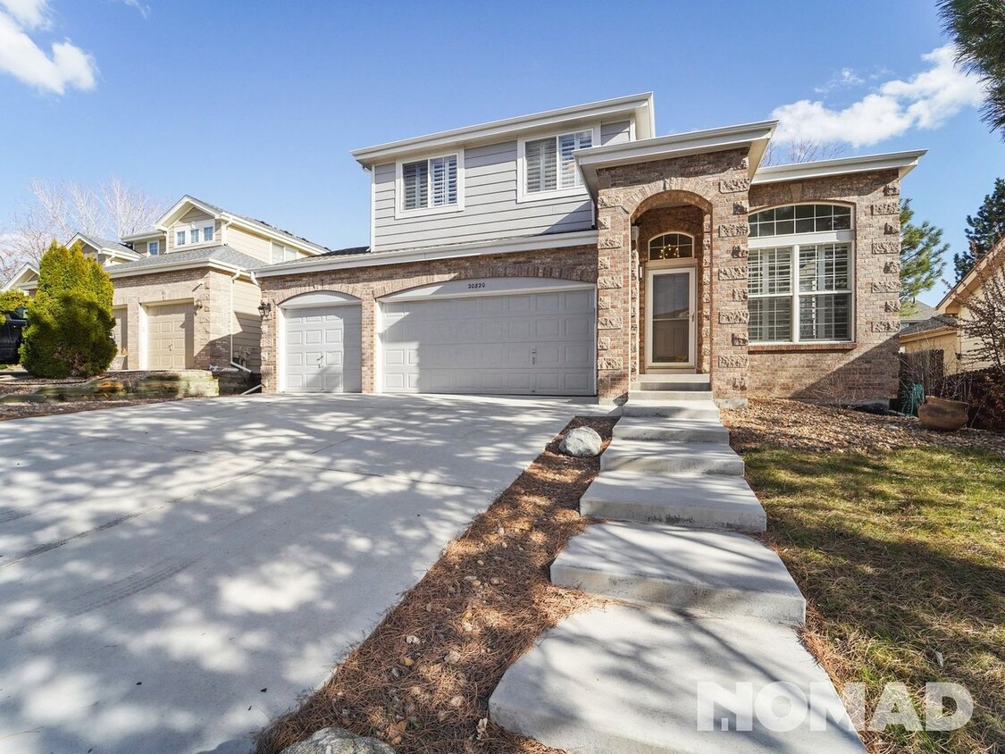 Foto principal - Newly Renovated 3 Bedroom 3 Car Garage Home