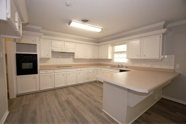 Foto del edificio - Completely Updated 3/2/2 House Convenient ...