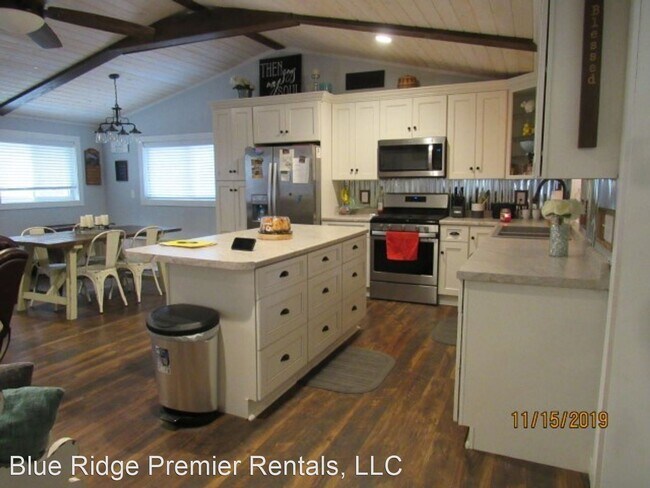 Foto del edificio - 3 br, 2.5 bath House - 185 Locust Street