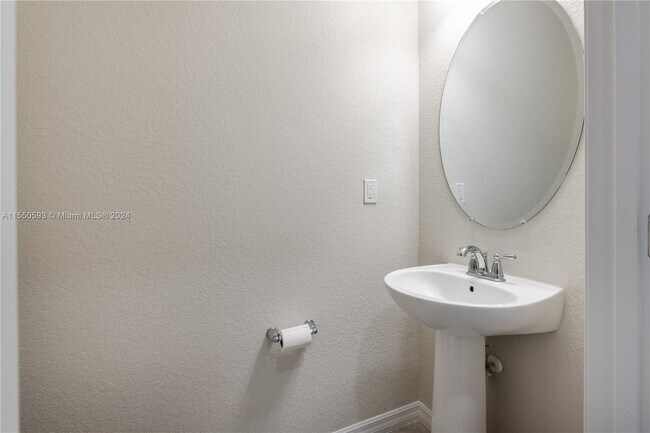 Building Photo - 2126 Appleton Cir N