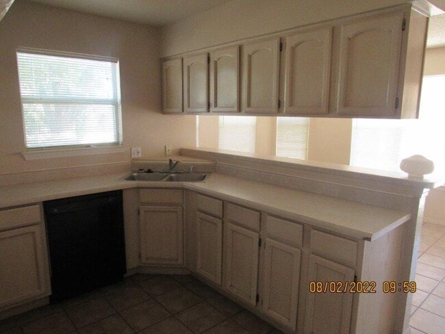 Building Photo - 1600 Hartsdale Dr