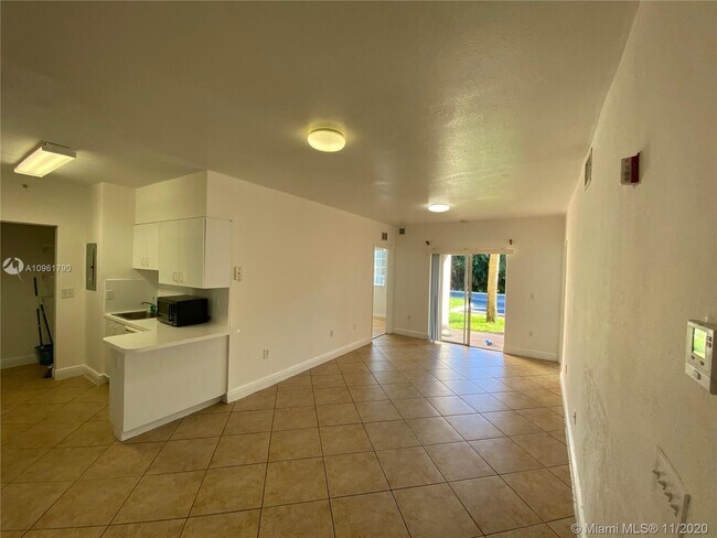 Building Photo - 3241 Sabal Palm Mnr