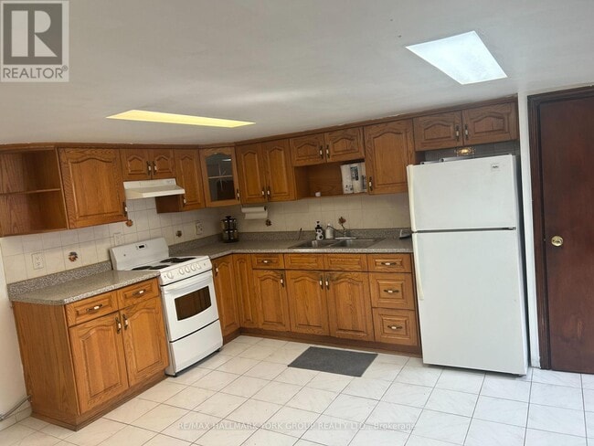 Building Photo - 472 Winona Dr