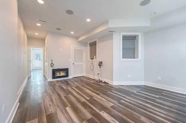 Foto del edificio - 3453 Holmead Pl NW