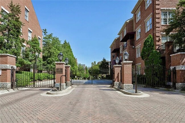 Building Photo - 1735 Peachtree St NE