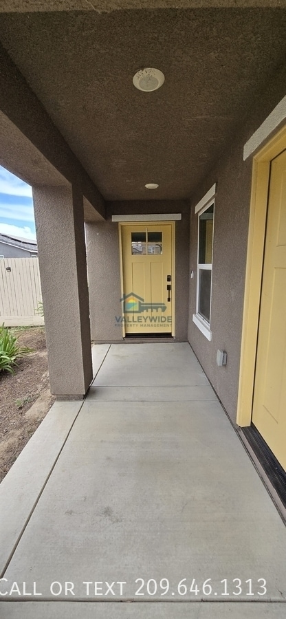 Building Photo - 2104 Ukiah Ct