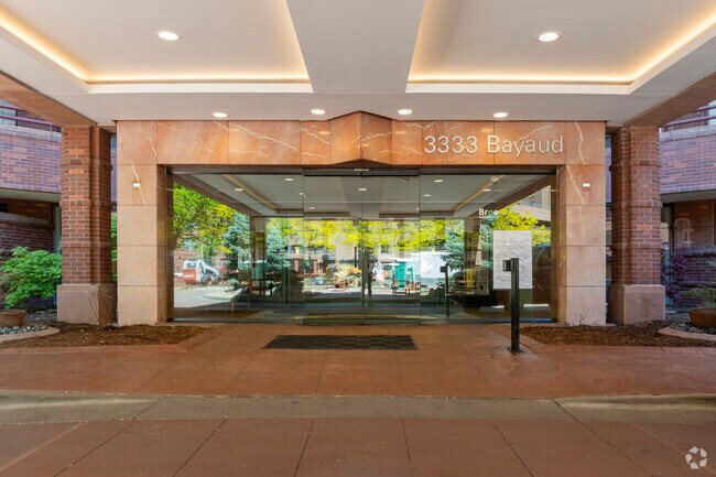 Entrada en The Seasons of Cherry Creek Apartments - Seasons of Cherry Creek