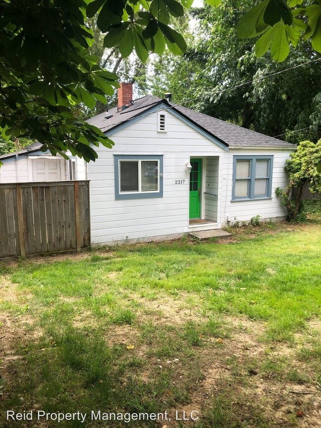 Foto del edificio - 3 br, 1 bath House - 2217 Winfield Ave