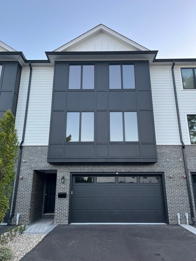 Photo - 7 Skye Dr (Paramus, NJ)