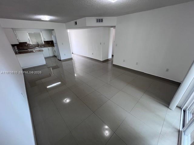 Foto del edificio - 3041 W 76th St