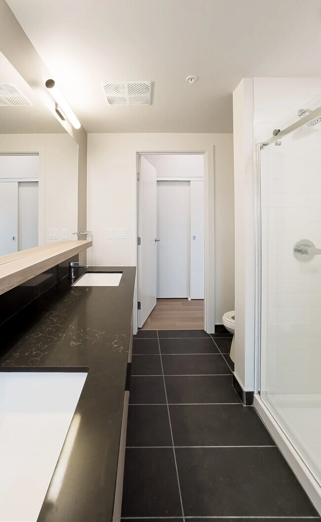 2BT6-SE - Primary Bathroom - UXBorough Living