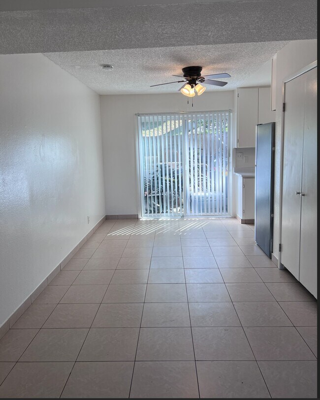 Foto del edificio - 1155 Delphinium St