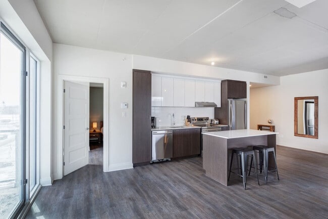 Building Photo - 3075 Promenade du Quartier-Saint-Martin