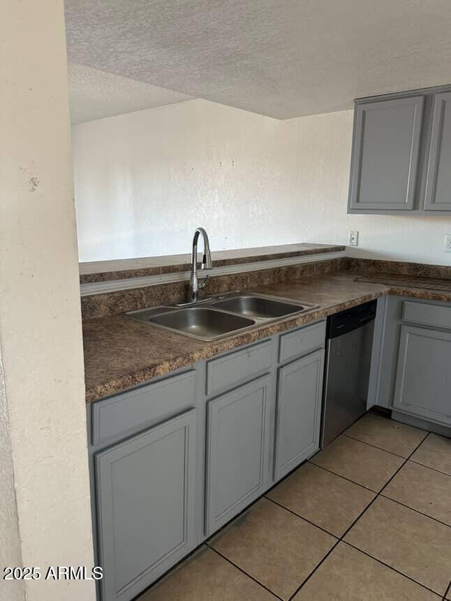 Building Photo - 4828 W Orangewood Ave