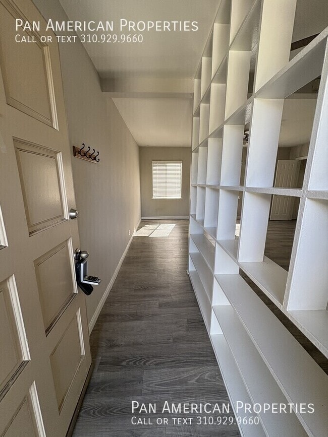 Building Photo - 335 S Los Robles Ave