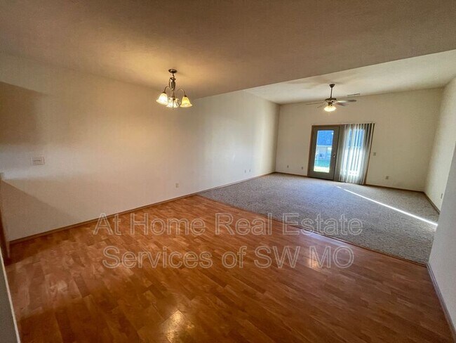 Building Photo - 1123 N Northwood Ave