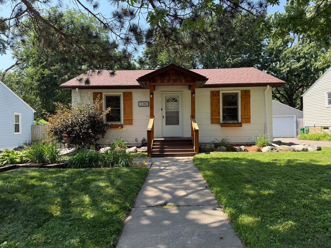 Foto principal - 3310 Zinran Ave S