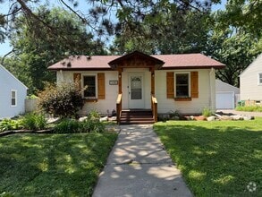 Building Photo - 3310 Zinran Ave S
