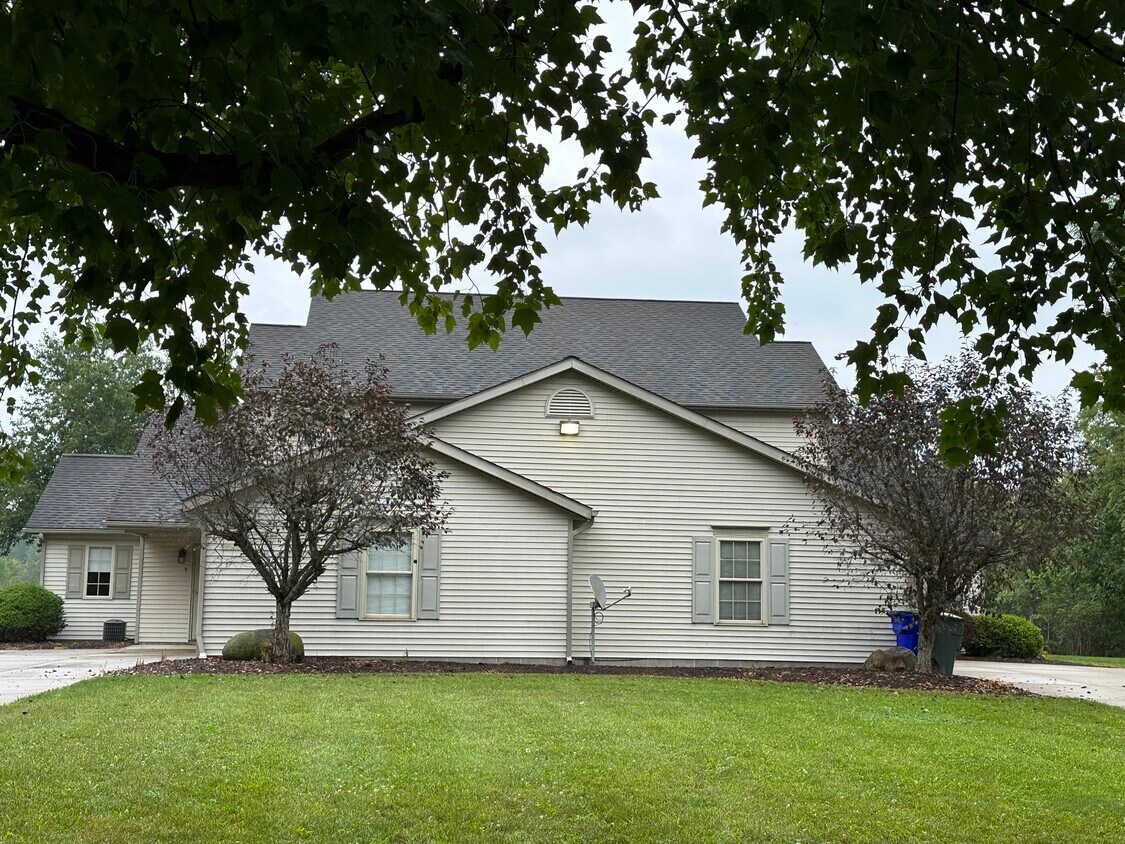 8940 Emily Ct Unit 8940 Emily Court Ravenna, Ravenna, OH 44266 Condo for Rent in Ravenna, OH