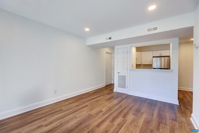 Building Photo - 1243 Cedars Ct