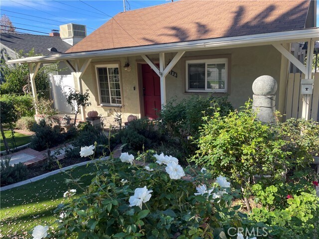 Building Photo - 1188 W Cypress Ave