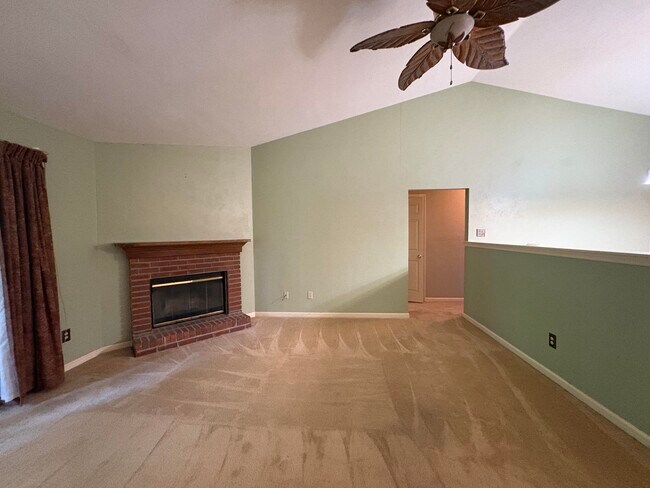 Building Photo - 460 Merlin Ct