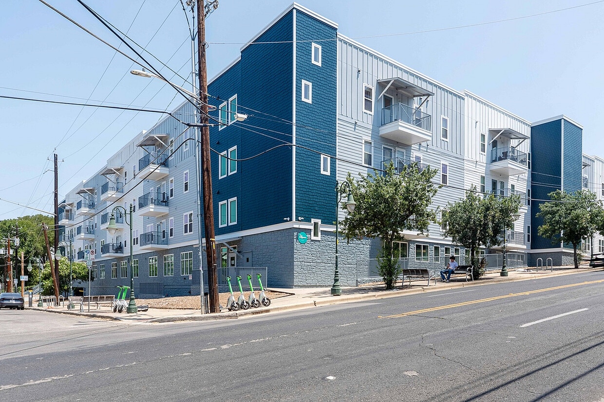 Primary Photo - 24 Longview