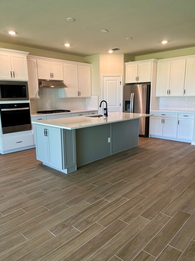 Building Photo - Brand New 5/4/2 in Heron Preserve in Tradi...