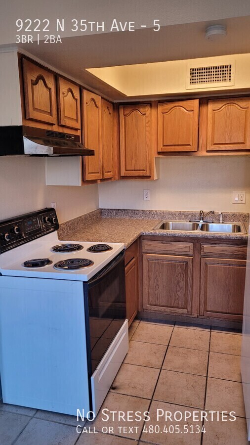 Foto del edificio - 3 Bed Condo Off 35th Ave and Dunlap!