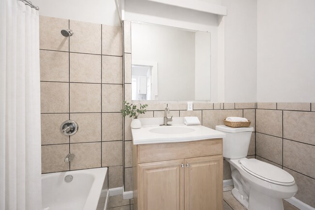 Building Photo - 17 S Tuxedo St