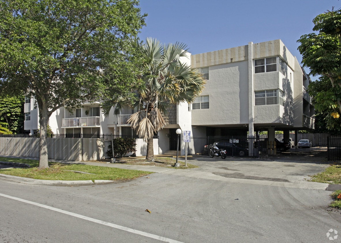 Townhouse Apartments - Townhouse Manor